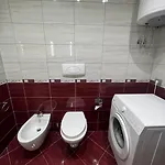 Grosszuegige In Zentraler Lage Mit Balkon דירה