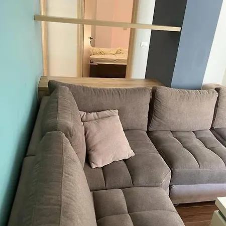 Grosszuegige In Zentraler Lage Mit Balkon סרנדה
