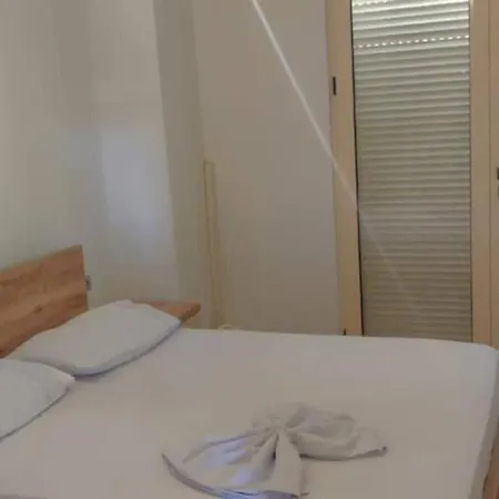 Apartamento Großzügige In Zentraler Lage Mit Balkon Sarandë