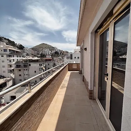 Grosszuegige In Zentraler Lage Mit Balkon סרנדה