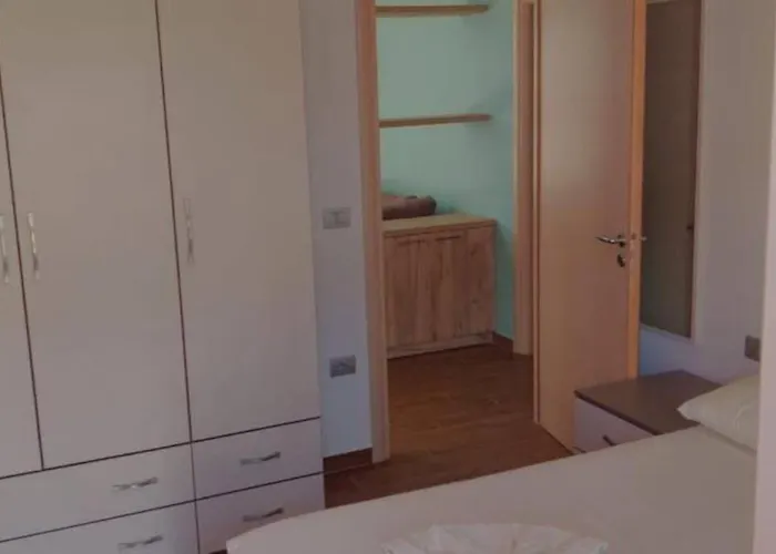 Großzügige In Zentraler Lage Mit Balkon * Sarandë